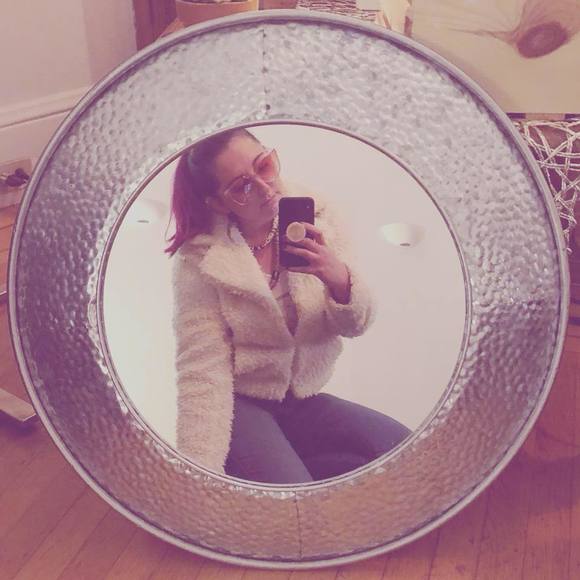 Meet your Posher, Molly - Picture 1 of 1